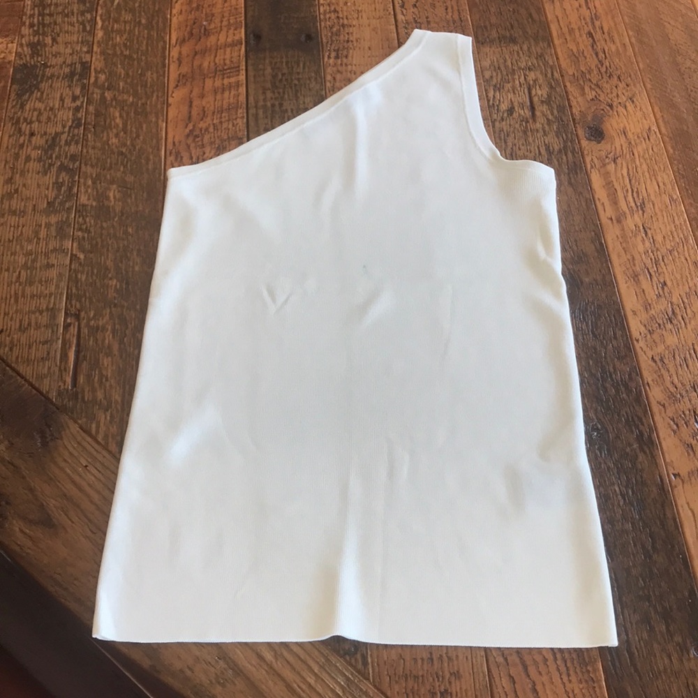One shoulder top